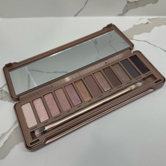 Urban Decay Naked 3 Eyeshadow Palette with Neutral Hues - Picture 7 of 10